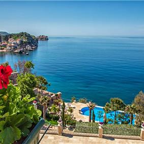 11 bedroom seafront villa with infinity pool near Budvar, sleeps 22